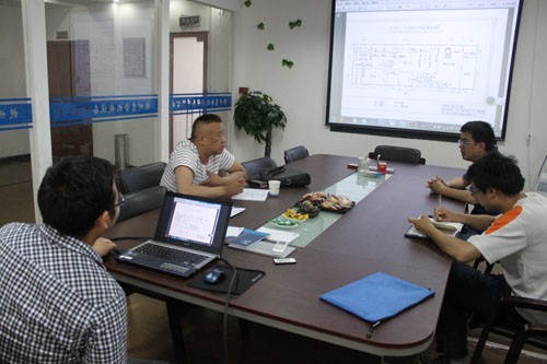 黑龍江玉米汁生產(chǎn)線客戶與惠合工程師洽談現(xiàn)場(chǎng)2